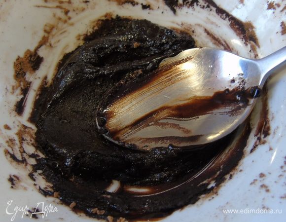 Какао смешайте с растительным маслом и добавьте к смеси,  взбейте миксером.