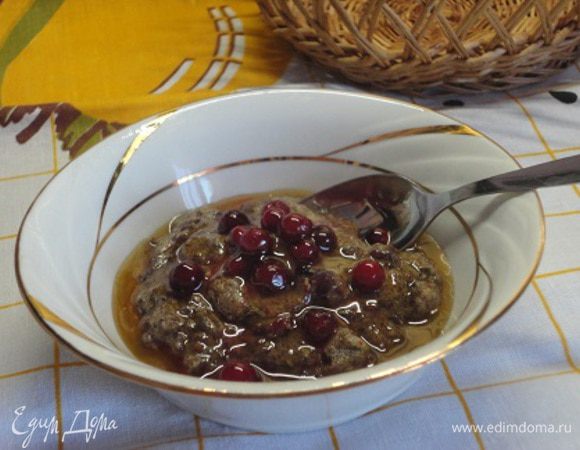 Вот и все, осталось только полить медом. Быстрый, полезный постный завтрак готов. Свежие ягодки придадут приятную кислинку.