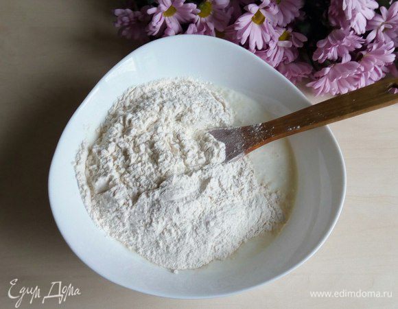 Все указанные продукты отправляем в глубокую миску.