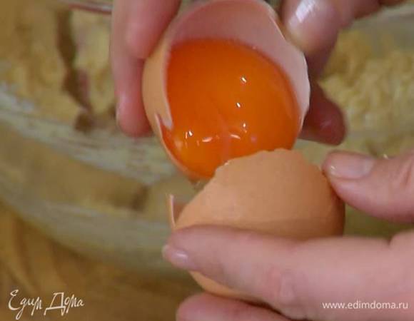 Белки отделить от желтков.