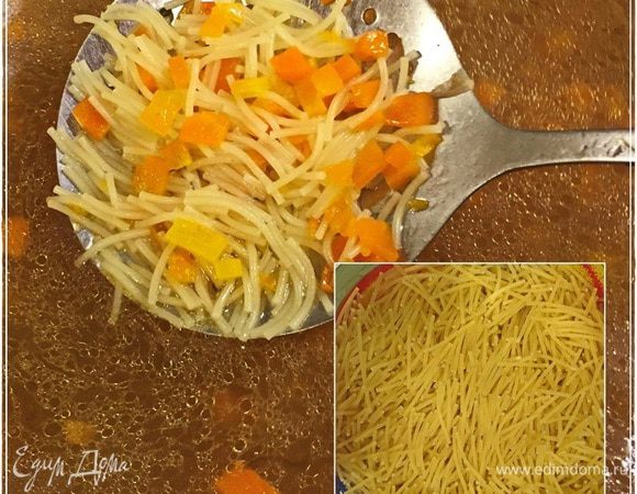 Заправить суп лучше всего самой мелкой вермишелью. Хотя и лапша тоже, например, не испортит. Но лапша лучше. И просто ее сварить. Только проследить, чтобы не разварилась. Именно сварить.