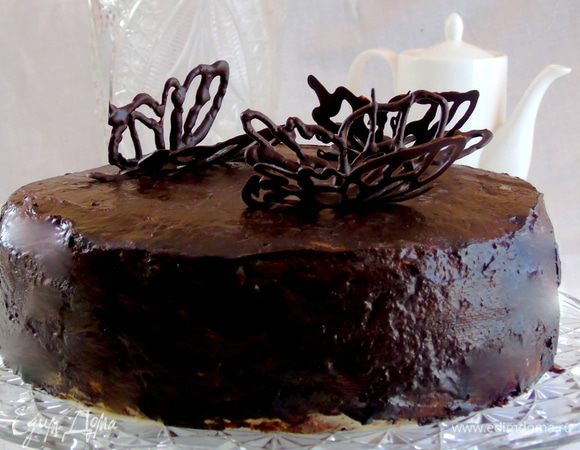 Снимаем шоколадных бабочек и украшаем торт!!!