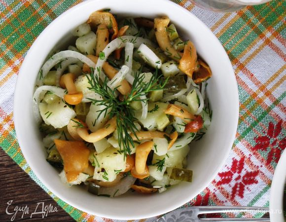 Разложить салат по тарелкам и подавать. Очень вкусно!