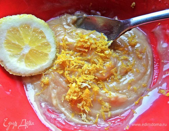 Всыпать в шоколадную массу, выдавить сок.