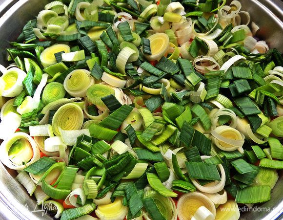 Рассыпать поверх моркови.