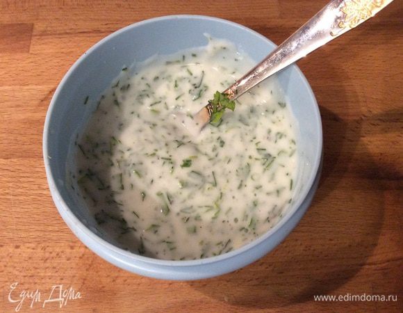 Смешиваем с зеленью и чесноком. 
Приятное и аппетитное разнообразие готово :)