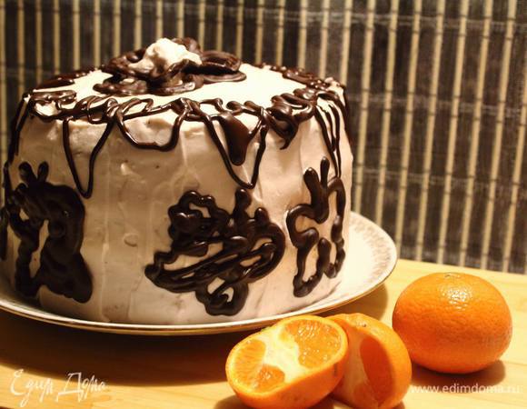 Благодаря небольшому диаметру формы, торт получается высокий :)