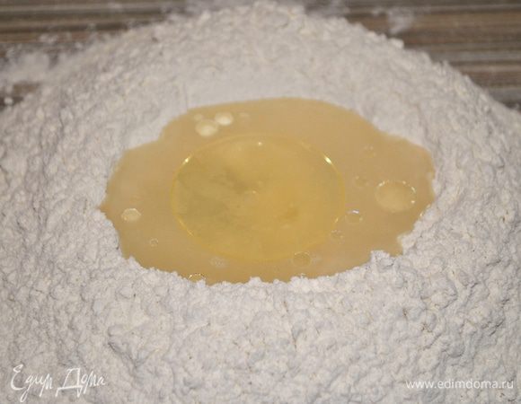 Замешиваем тесто удобным для вас способом. 1 стакан — 250 мл.