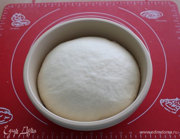 И оставляем в тепле еще на час. Тесто стало гладким и приятным на ощупь.
