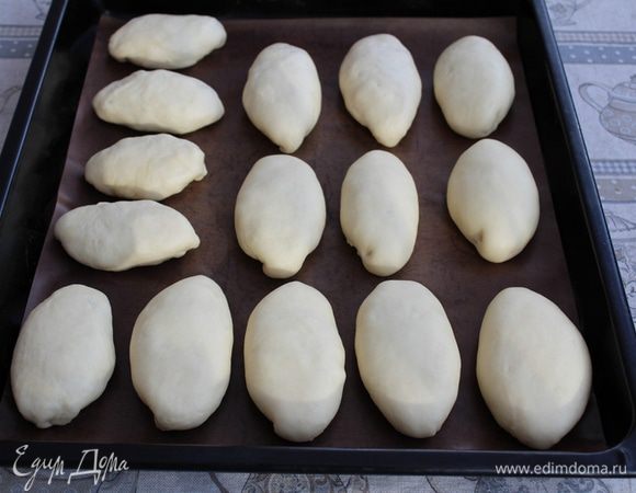 Налепить пирожков, дать постоять 20 минут.