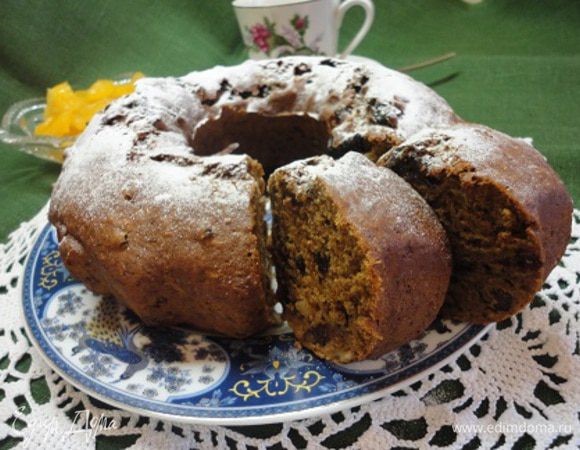 Выпекать 45 минут (или ориентируйтесь по своей духовке) при температуре 180°С. Пирог получился с такими аппетитными трещинками, как у кекса. Готовый пирог посыпать сахарной пудрой. Приятного воскресного чаепития!