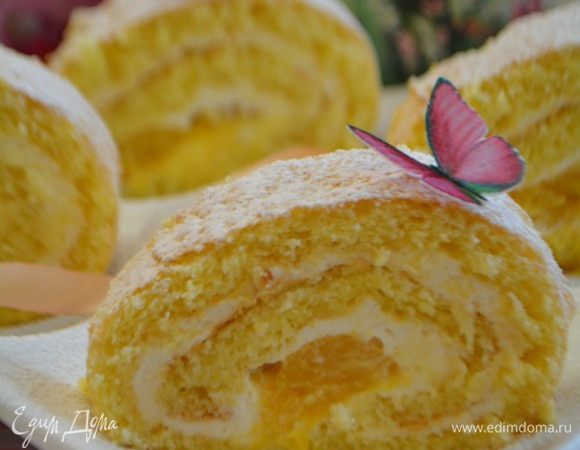 Рулет разрезать на порционные кусочки и посыпать сахарной пудрой. Приятного аппетита!