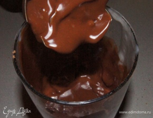 Добавить какао и взбить еще. Уже вот такая красота получается. 