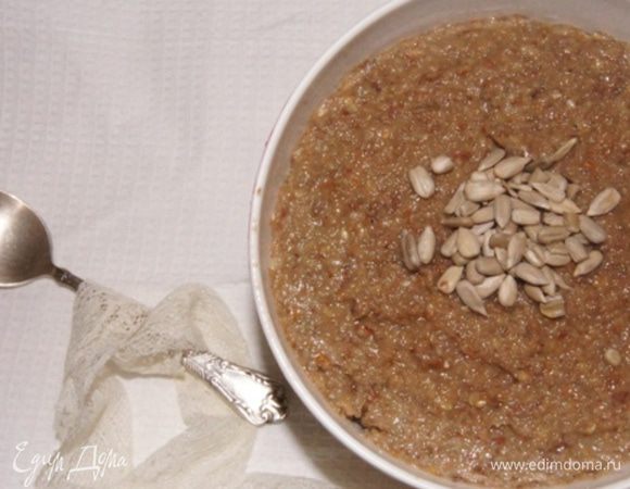 Халву переложить в миску, накрыть и убрать в холодильник на ночь (минимум на 6 часов).
