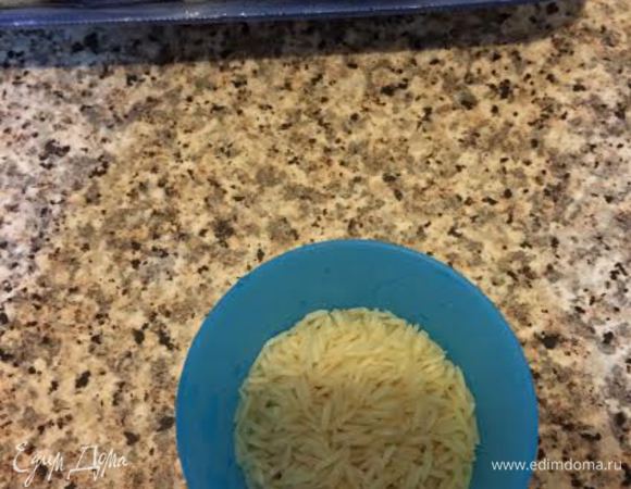 Начинка (грибы): сварить рис.