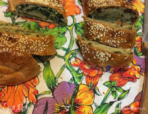 Готовый рулет слегка остудить и можно подавать. Приятного аппетита!