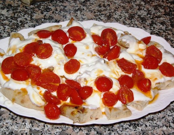 На йогурт - обжаренные помидоры.