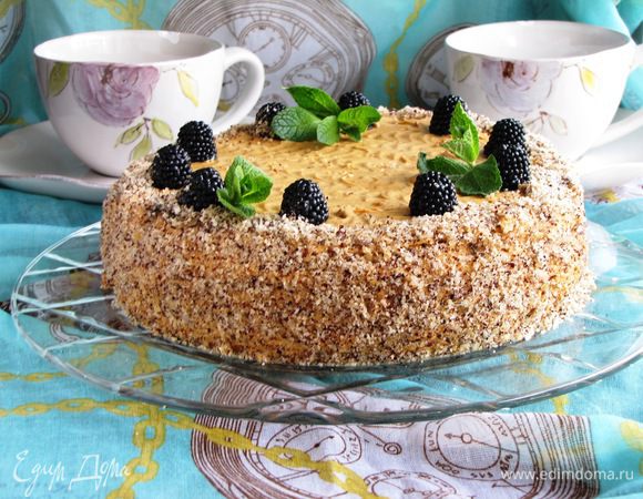 Затем торт можно украсить по вашему желанию и вкусу)