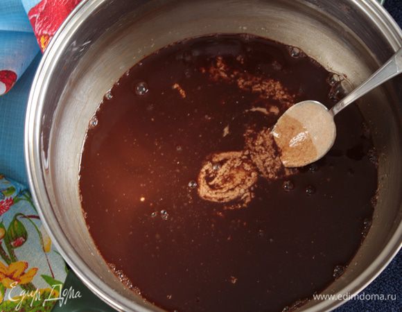 Добавить закваску вечную (на пике активности) и тщательно перемешать.