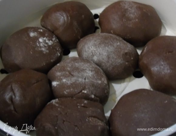 Лепим прянички и выкладываем в чашу пароварки. 