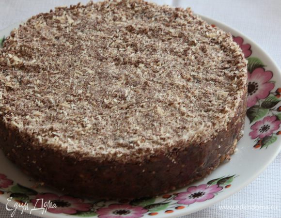 Утром вынимаем торт из формы.