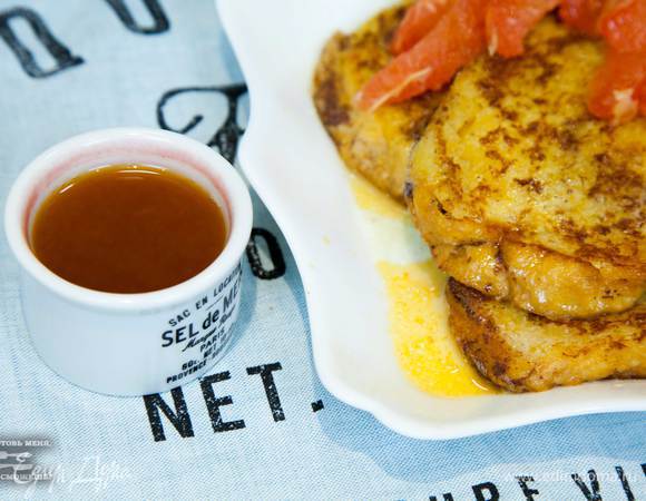 Подавать с сегментами грейпфрута и приготовленным соусом. Отлично сюда подходит рикотта или крем-фреш. Аналог крем-фреша в наших магазинах это сливочный альметте.