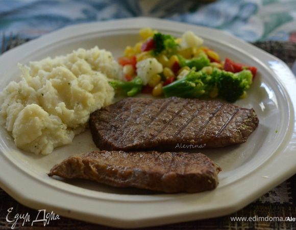 Подаем к столу с овощами. Приятного аппетита.
