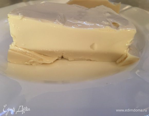 Если хотите майонез тогда в блендере смешиваем тофу, уксус, соль. Чеснок по желанию. Все взбиваем до состояния обычного майонеза, минуты 2, можно больше, можно меньше — консистенцию выбирайте на свой вкус.