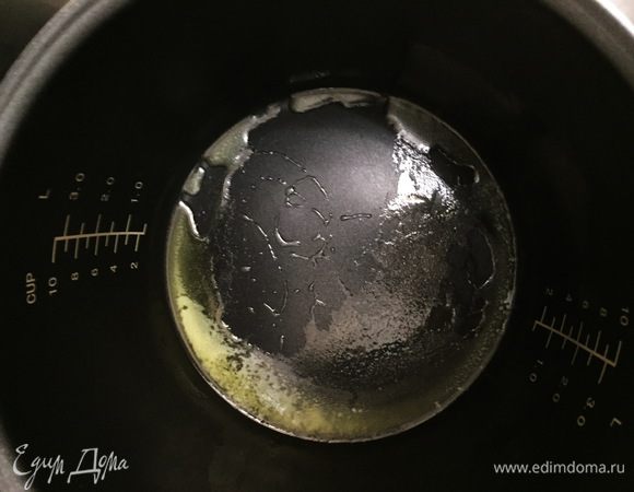 Растопите сливочное масло (я растапливала на режиме поджаривание 2-3 минуты).
