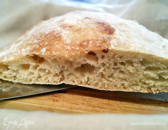 Выпекать в заранее разогретой до 250°С духовке 30 минут с паром. Когда тесто попадёт в духовку, температуру необходимо снизить до 230°С.