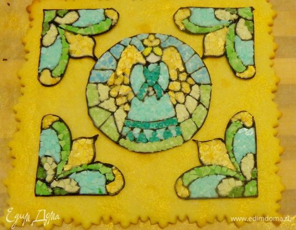 Пока они сохли, из песочного теста испекла основы для картин и собрала все детали вместе.