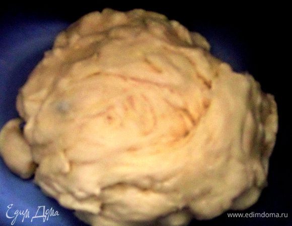 Вот такое мы вынимаем тесто через 1,5 часа.