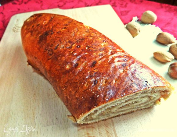 И вот что я увидела утром! Ровно половину рулета мои "хомяки" умяли :)