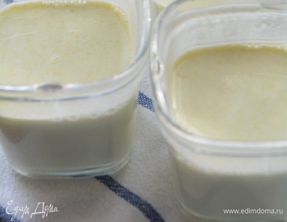 Убрать стаканчики с десертом в холодильник на несколько часов до застывания.