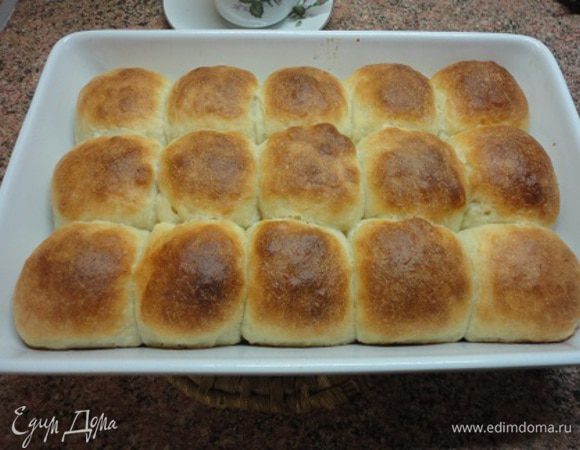 Для соуса чеснок растереть с солью, добавить растительное масло и развести водой или квасом.