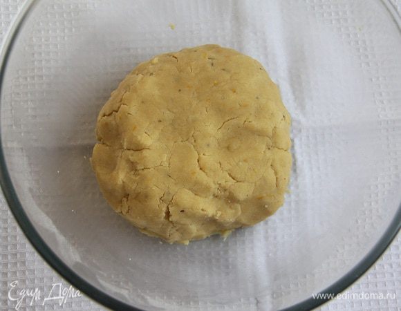 Руками сформировать шар. Тесто готово.