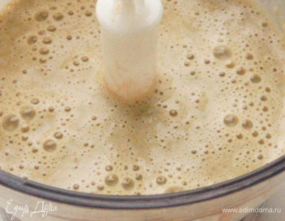 Цветную капусту и брокколи отварить в подсоленной воде в течении 10 минут. Остудить. Взбить блендером до однородности яйца, сливки и оба вида капусты.