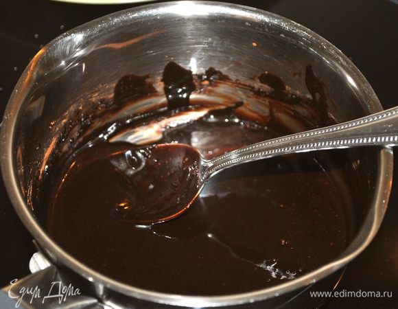 На среднем огне доводим до кипения, снимаем с плиты.