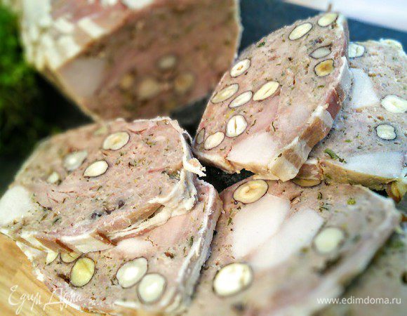 Нарезать тонкими ломтиками. 