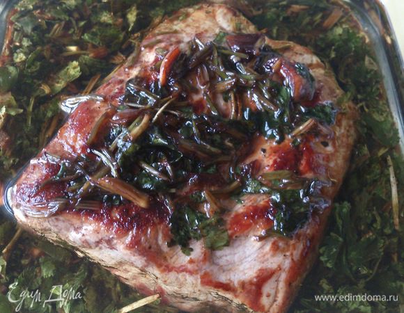 Горячее мясо выложить в маринад. Мясо должно быть полностью покрыто. Оставить минимум на 2 часа.