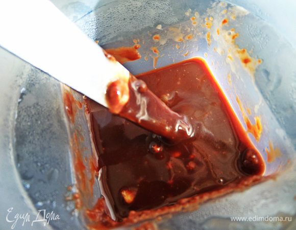 Поставить в микроволновку на минуту при 750W,перемешать.