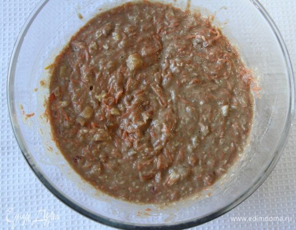 Тесто получается средней густоты.