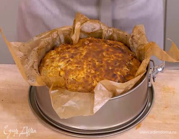 Выпекать пирог в разогретой духовке 30 минут.