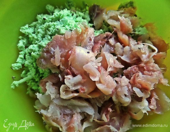 Добавить к сыру.