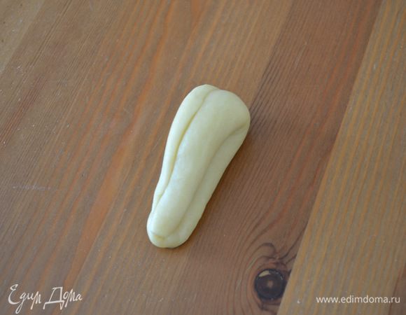 Сложить пополам.