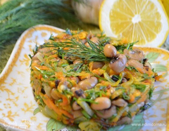 Посолить и поперчить по вкусу, добавить молотый кориандр, перемешать и дать 10 минут настояться. Выложить в салатник и можно подавать. Приятного аппетита!