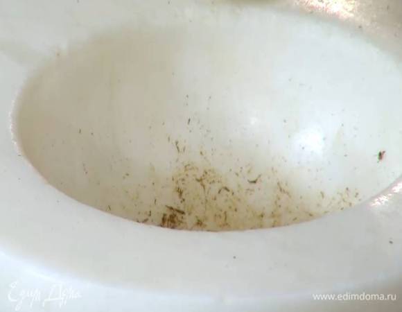 Зиру растереть в ступке.