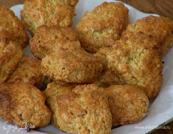 Готовые булочки полить имбирным вареньем.