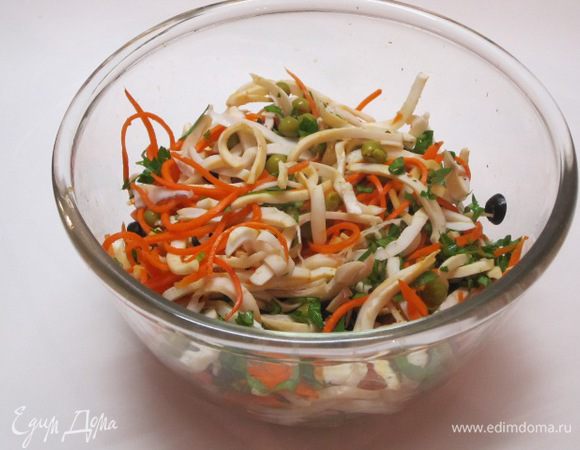 Добавить мелко нарезанную зелень петрушки.