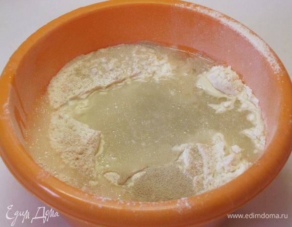 Влить теплую воду.